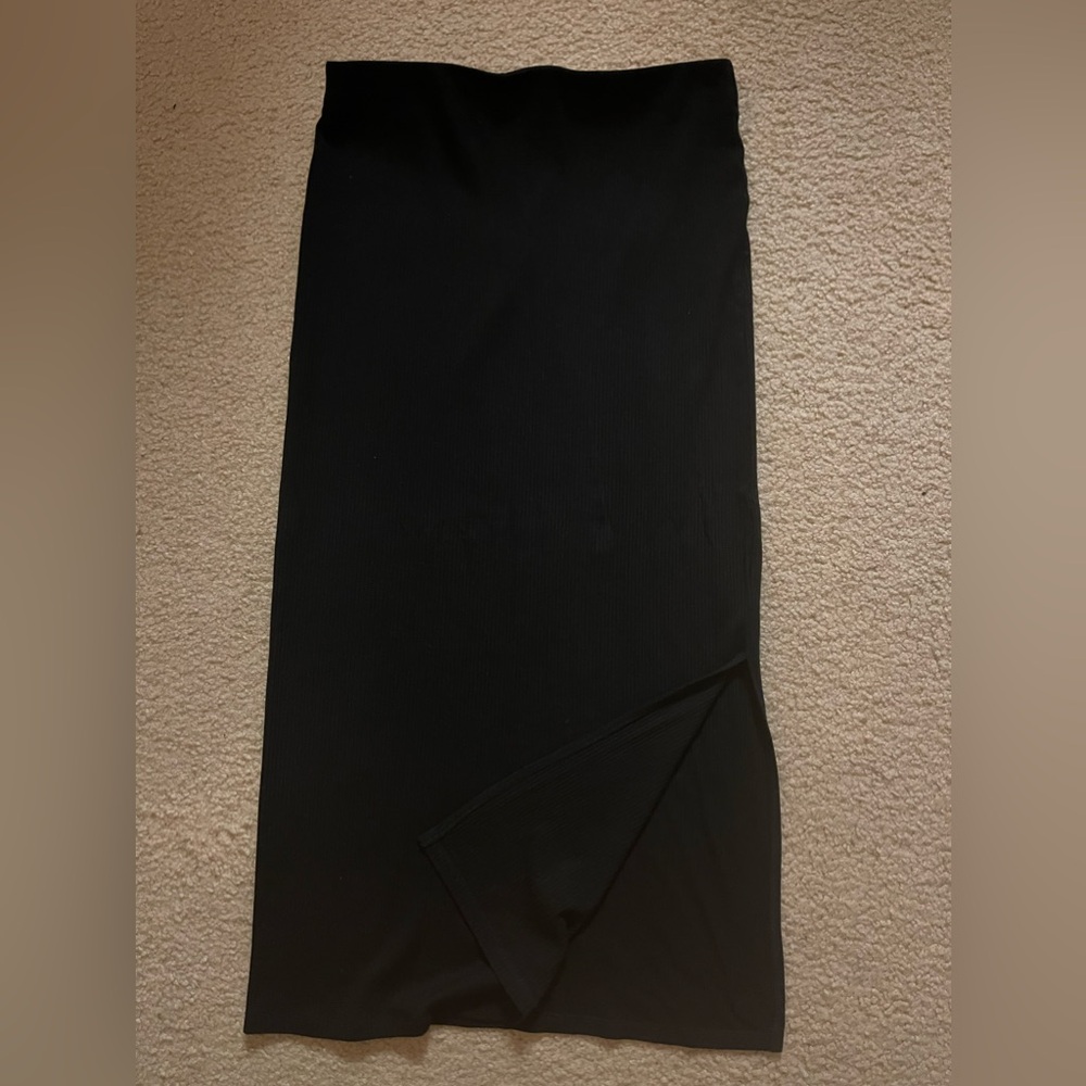 Elodie stretchy ribbed black midi skirt with small slit